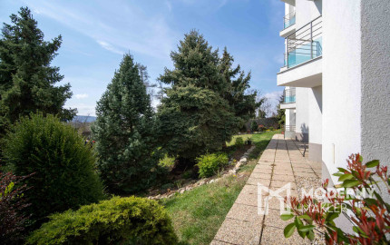 Na predaj reprezentatívny 6-izbový byt s garážou s výhľadom na Rakúsko