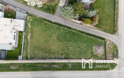 Na predaj pozemok s potenciálom výstavby v obci Vlčkovce