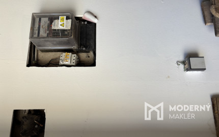 Na predaj garáž s elektrickým pripojením v Ružinove