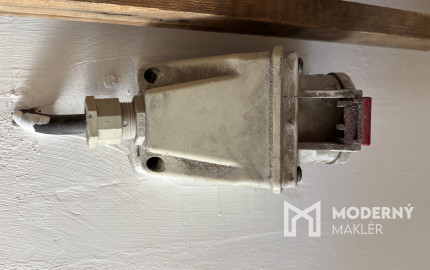 Na predaj garáž s elektrickým pripojením v Ružinove