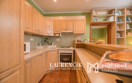 NA PREDAJ | 3-IZBOVÝ BYT SO SÚKROMNOU TERASOU S VÝHĽADOM NA HRAD  + GARSÓNKA V CENE