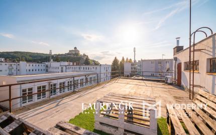 NA PREDAJ | 3-IZBOVÝ BYT SO SÚKROMNOU TERASOU S VÝHĽADOM NA HRAD  + GARSÓNKA V CENE