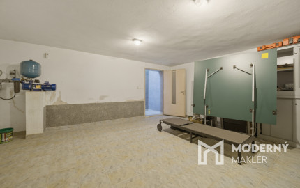 Na predaj samostatne stojaci 7-izbový rodinný dom v obci Jablonové