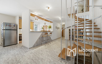 Na predaj samostatne stojaci 7-izbový rodinný dom v obci Jablonové