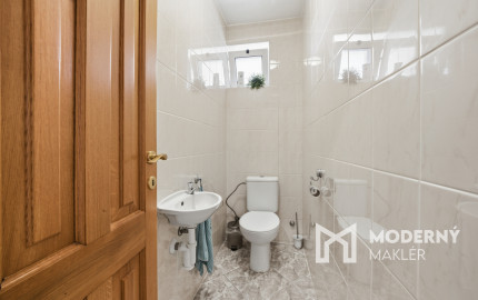 Na predaj samostatne stojaci 7-izbový rodinný dom v obci Jablonové