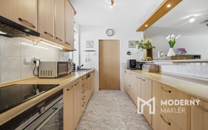 Na predaj samostatne stojaci 7-izbový rodinný dom v obci Jablonové