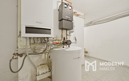 Na predaj samostatne stojaci 7-izbový rodinný dom v obci Jablonové