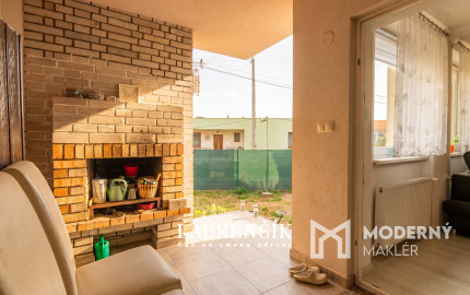 NA PREDAJ | DVOJGENERAČNÝ RODINNÝ DOM NITRIANSKE PRAVNO