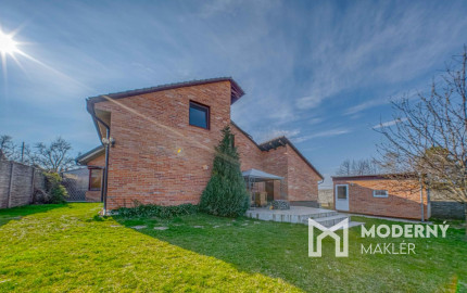 Na predaj priestranný, zariadený rodinný dom v Cerovej