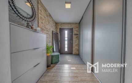 Na predaj priestranný, zariadený rodinný dom v Cerovej