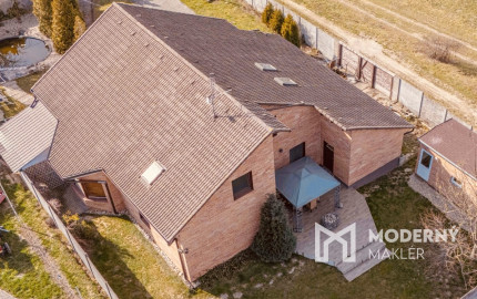 Na predaj priestranný, zariadený rodinný dom v Cerovej