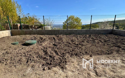 Na predaj chata s panoramatickým výhľadom na Bratislavu