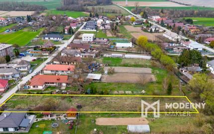 Na predaj veľkorysý stavebný pozemok v obci Gomboš