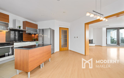 Na prenájom priestranný 5-izbový mezonet v Starom Meste