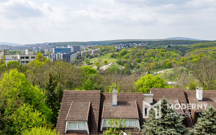 Na prenájom priestranný 5-izbový mezonet v Starom Meste