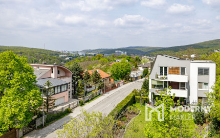 Na prenájom priestranný 5-izbový mezonet v Starom Meste