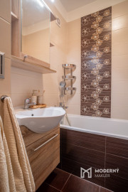 Na prenájom vkusný 2-izbový byt v príjemnej časti Dúbravky