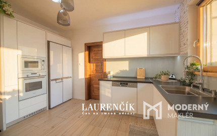 NA PREDAJ | RODINNÝ DOM S VÝHĽADOM NA VRŠATEC - ILAVA, KLOBUŠICE