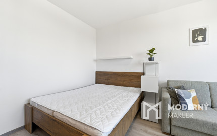 Na prenájom 1-izbový byt v centre Senca + internet a TV v cene