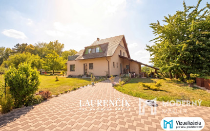 NA PREDAJ | NADŠTANDARTNÝ RODINNÝ DOM S 2533 M² POZEMKOM, PANORAMATICKÝM VÝHĽADOM A DVOJGARÁŽOU | ILAVA-KLOBUŠICE