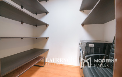 NA PREDAJ | PRIESTRANNÝ  3 -IZBOVÝ BYT NA SIHOTI V TRENČÍNE