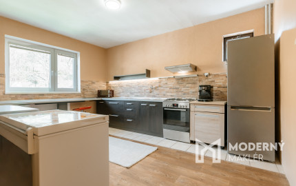 Na predaj priestranný 6-izbový rodinný dom v Oščadnici