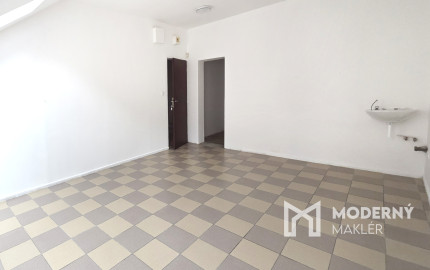 Na prenájom samostatná kancelária v centre Šamorína