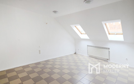 Na prenájom samostatná kancelária v centre Šamorína