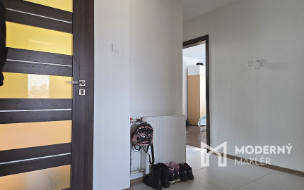 4 izb. byt. jednotka v RD, kompletná rekonštrukcia, 87 m², garáž, pivnica, skladové priestory s pozemkom 333 m2