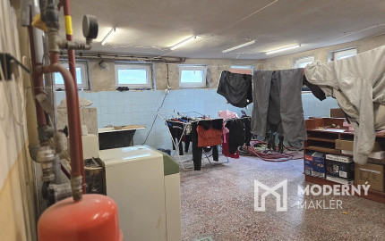 4 izb. byt. jednotka v RD, kompletná rekonštrukcia, 87 m², garáž, pivnica, skladové priestory s pozemkom 333 m2