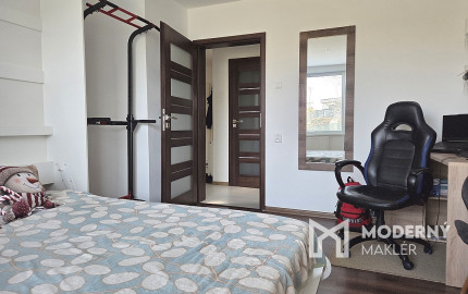 3 izb. byt. jednotka v RD, kompletná rekonštrukcia, 87 m², garáž, pivnica, skladové priestory s pozemkom 333 m2