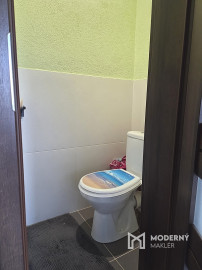 3 izb. byt. jednotka v RD, kompletná rekonštrukcia, 87 m², garáž, pivnica, skladové priestory s pozemkom 333 m2