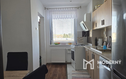 3 izb. byt. jednotka v RD, kompletná rekonštrukcia, 87 m², garáž, pivnica, skladové priestory s pozemkom 333 m2