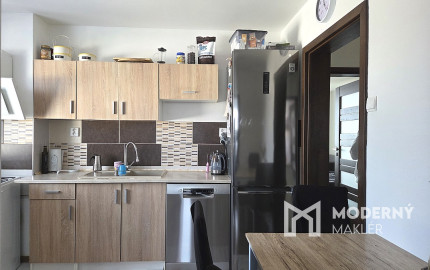 3 izb. byt. jednotka v RD, kompletná rekonštrukcia, 87 m², garáž, pivnica, skladové priestory s pozemkom 333 m2