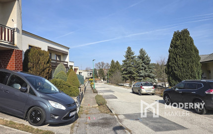 3 izb. byt. jednotka v RD, kompletná rekonštrukcia, 87 m², garáž, pivnica, skladové priestory s pozemkom 333 m2