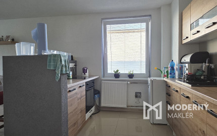 3 izb. byt. jednotka v RD, kompletná rekonštrukcia, 87 m², garáž, pivnica, skladové priestory s pozemkom 333 m2