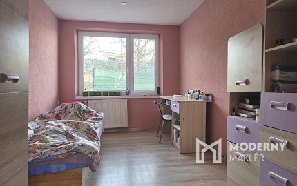 3 izb. byt. jednotka v RD, kompletná rekonštrukcia, 87 m², garáž, pivnica, skladové priestory s pozemkom 333 m2