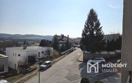 3 izb. byt. jednotka v RD, kompletná rekonštrukcia, 87 m², garáž, pivnica, skladové priestory s pozemkom 333 m2