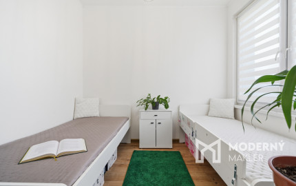 Na prenájom 3-izbový byt s 2 balkónmi a 2 parkingami, Ružinov