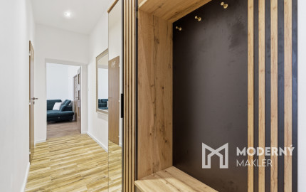 Na prenájom 3-izbový byt s 2 balkónmi a 2 parkingami, Ružinov