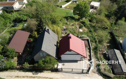 ZNÍŽENÁ CENA:Na predaj chata s panoramatickým výhľadom na Bratislavu