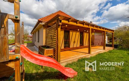 Na predaj čiastočne zariadený rodinný dom v obci Ďurďošík