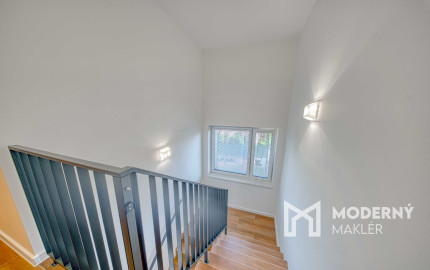Na predaj moderný 4-izbový rodinný dom s terasami a záhradou v Ružindole