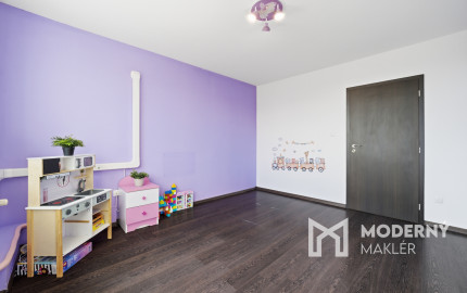 Na predaj 3-izbový byt s loggiou v centre Malaciek