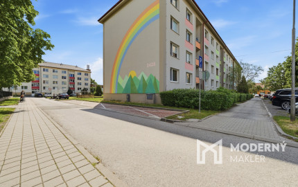 Na predaj 3-izbový byt s loggiou v centre Malaciek