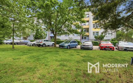 Na predaj 3-izbový byt s loggiou v centre Malaciek