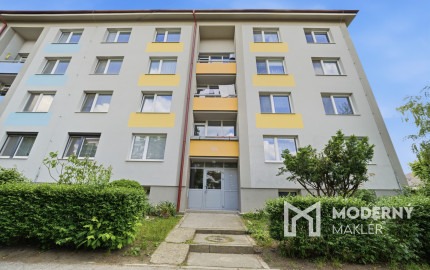 Na predaj 3-izbový byt s loggiou v centre Malaciek