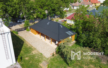 Na predaj útulný rodinný dom v štýle chaty neďaleko Podhájskej