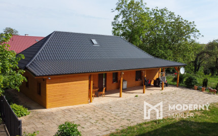Na predaj útulný rodinný dom v štýle chaty neďaleko Podhájskej