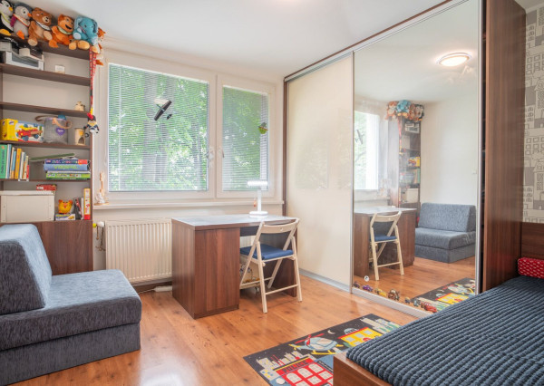 Na prenájom priestranný 3-izbový byt vo vyhľadávanej časti Ružinova